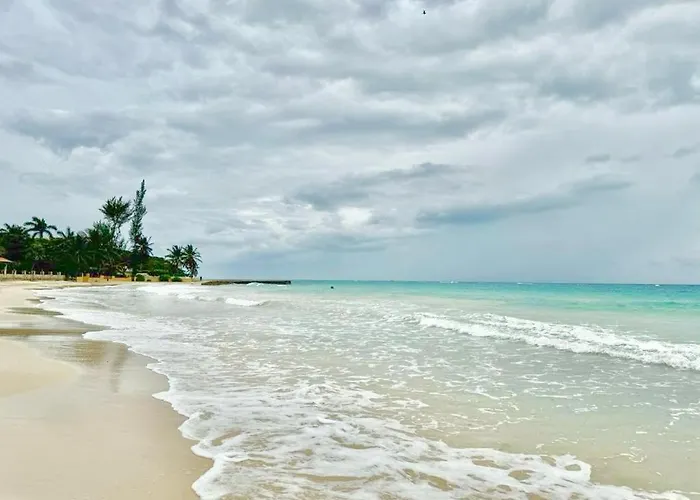 Caribbean Bliss 4-br Steps Form The Sea